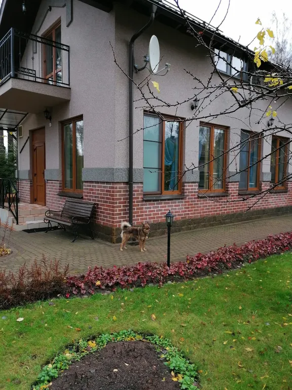 Загородный дом со своим садом