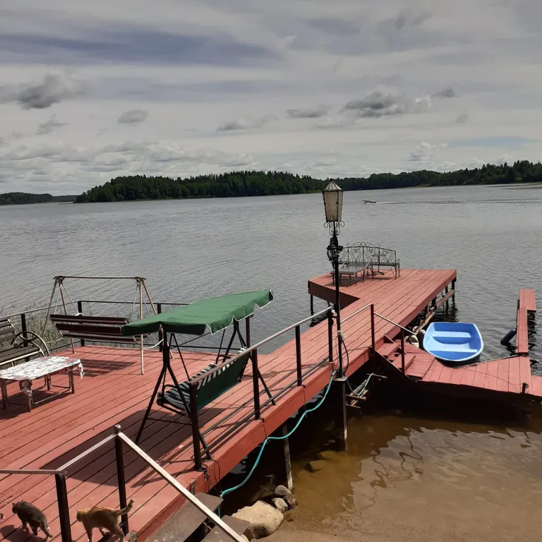 Дом с русской баней на берегу озера Селигер