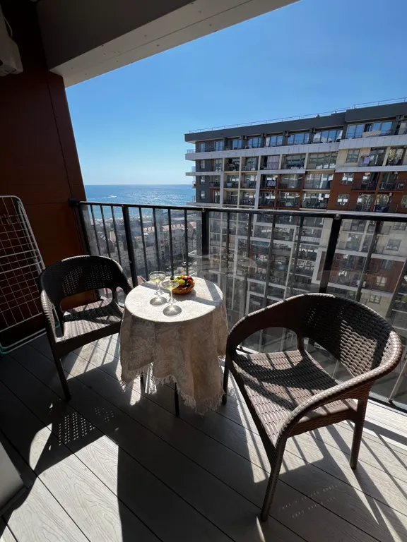 Студия с балконом, видом на море и на бассейн