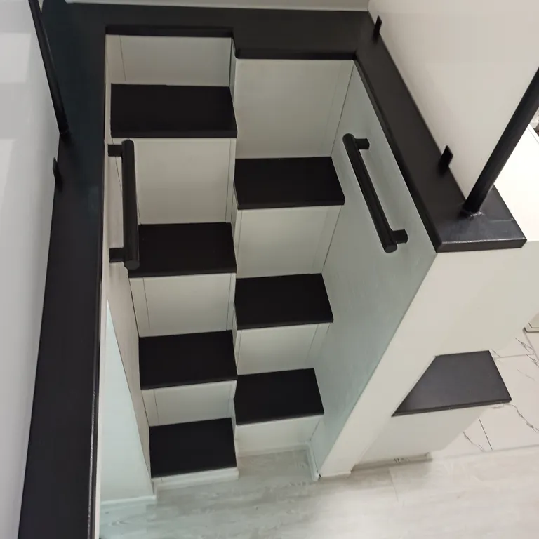 Двухуровневый апартамент в здании ТЦ