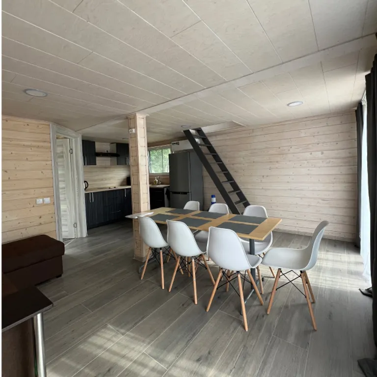 Коттедж Модульный коттедж на самом берегу реки — Ручьи