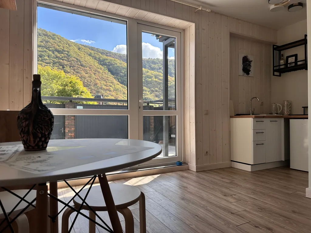 Коттедж Апартаменты с видом на горы возле скалы Парус — Прасковеевка