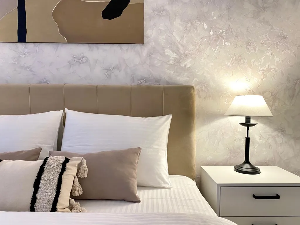 Трехкомнатная квартира Mocha Mousse недалеко от вокзала