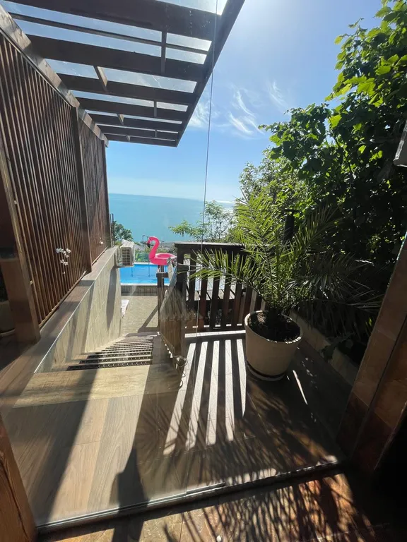 Дом с  бассейном, финской сауной, джакузи и шикарным видом на море