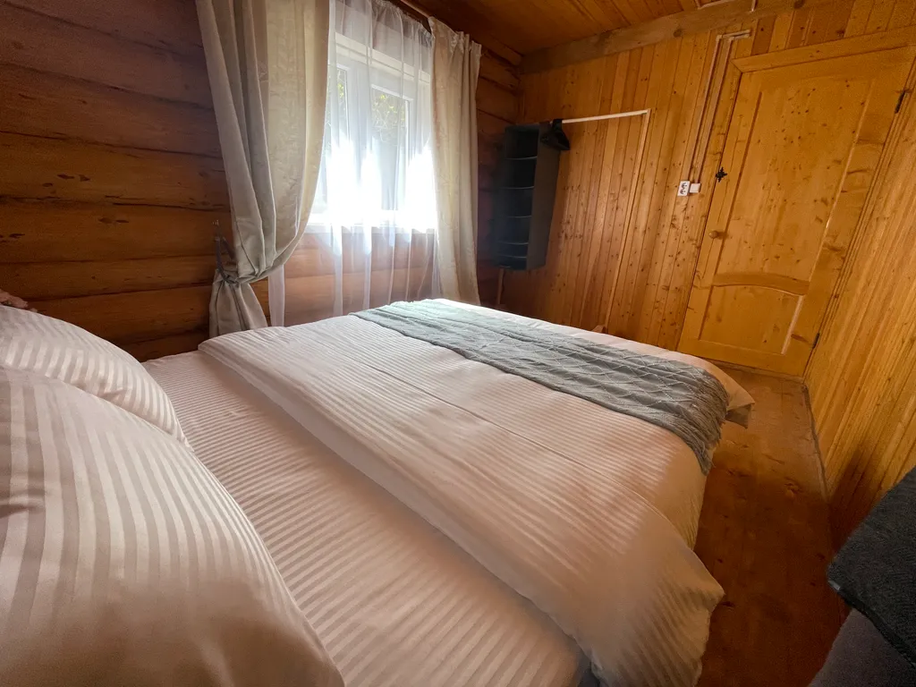 Двухкомнатный домик в 7 мин. от моря в тени деревьев с парковкой (№1)