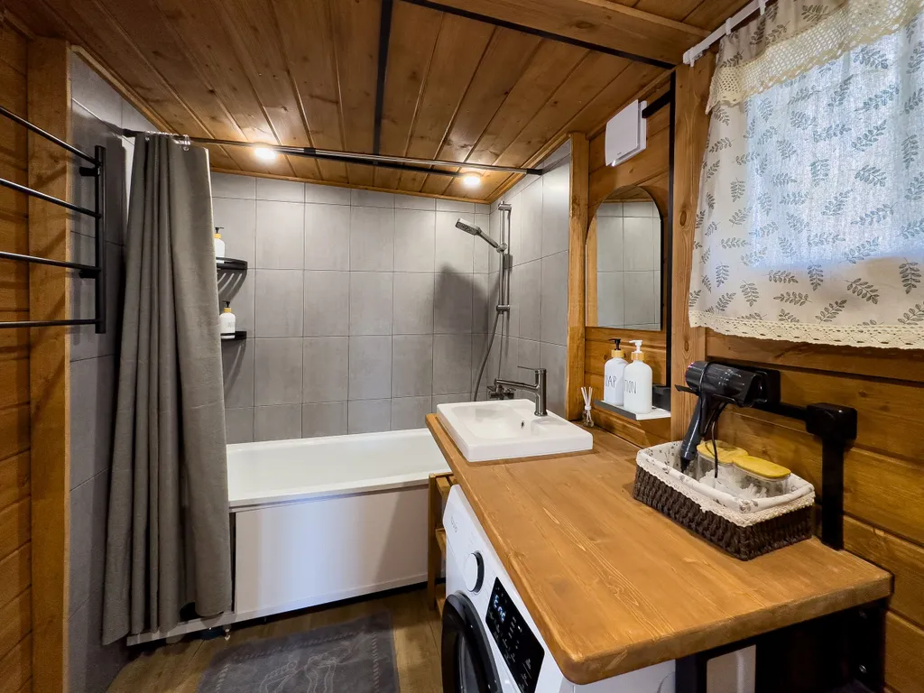 Коттедж Домик 115 кв с баней в заповедном лесу — Истра