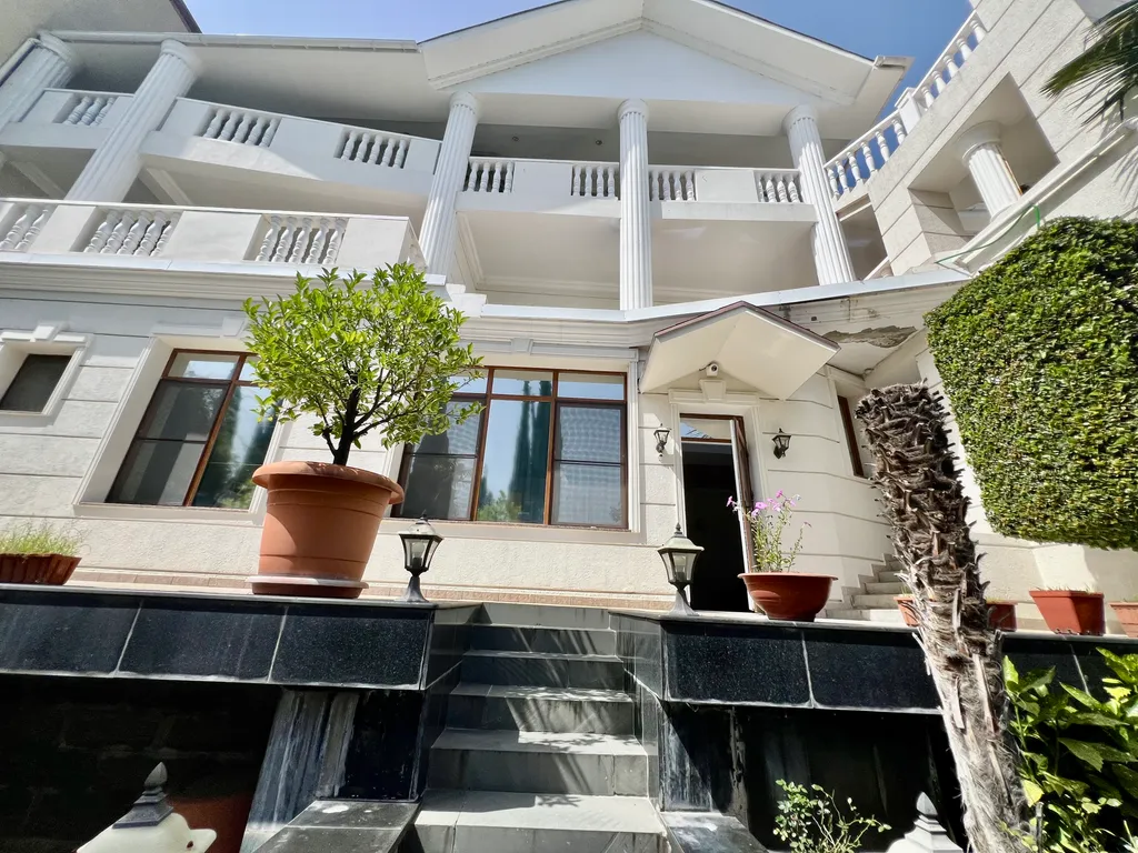 Вилла на берегу моря