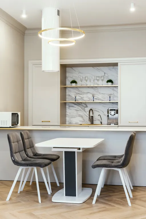 Стильные Апартаменты в центре Ялты «Yalta Plaza Holidays» 100м до Моря