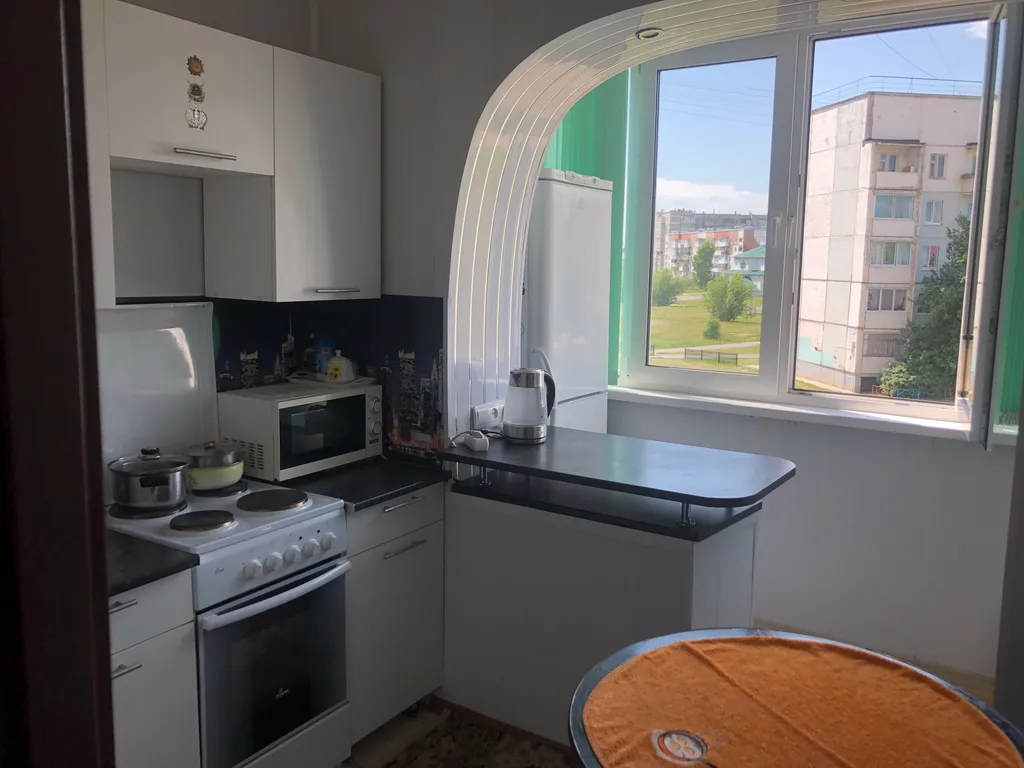 В центре рядом с ТЦ Базыр