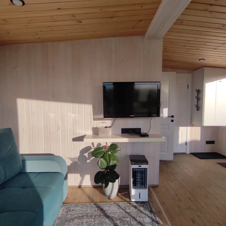 Уютный Сканди домик с видом на холмы, Баня с чаном