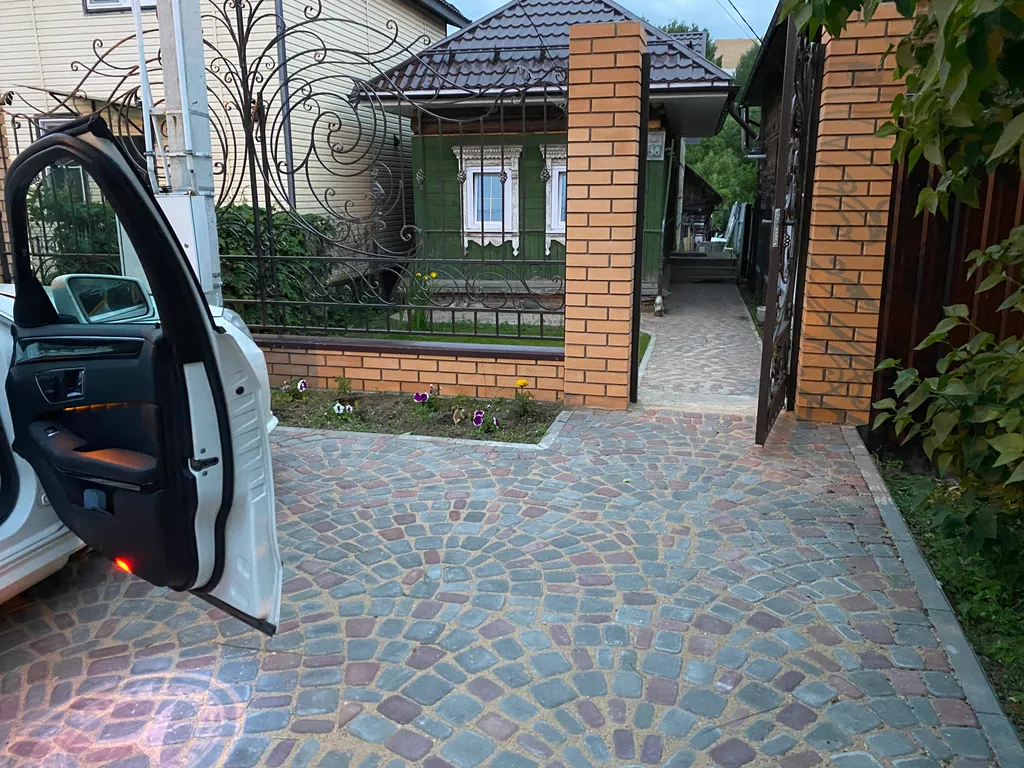 Уютный дом в черте города