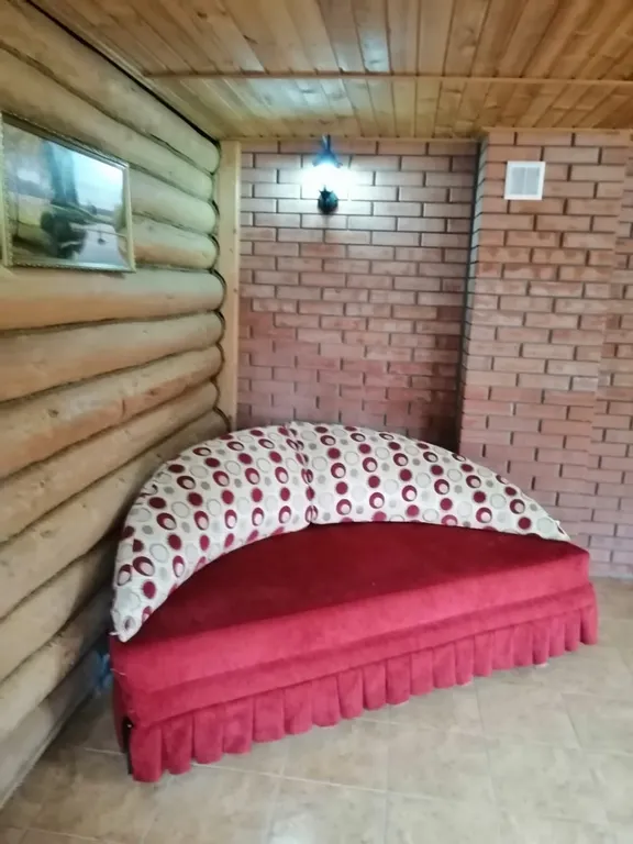 Жилой деревянный двухэтажный дом