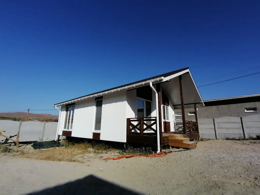 Уютный дом с бассейном под ключ