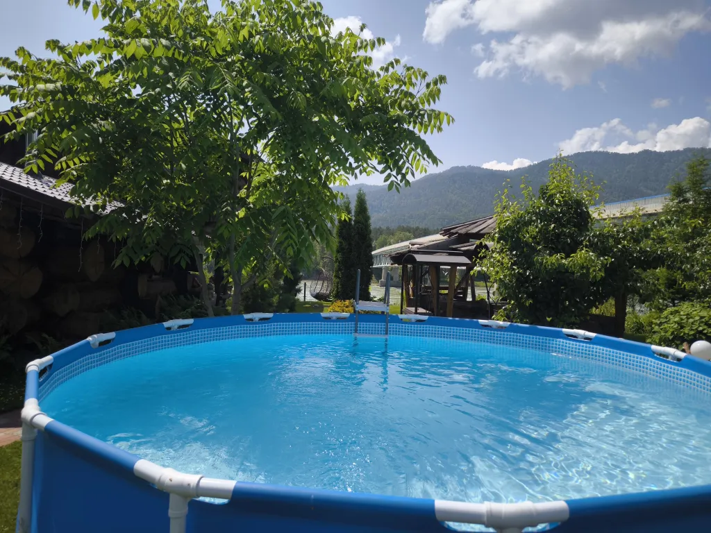 Кедровый коттедж на берегу Катуни