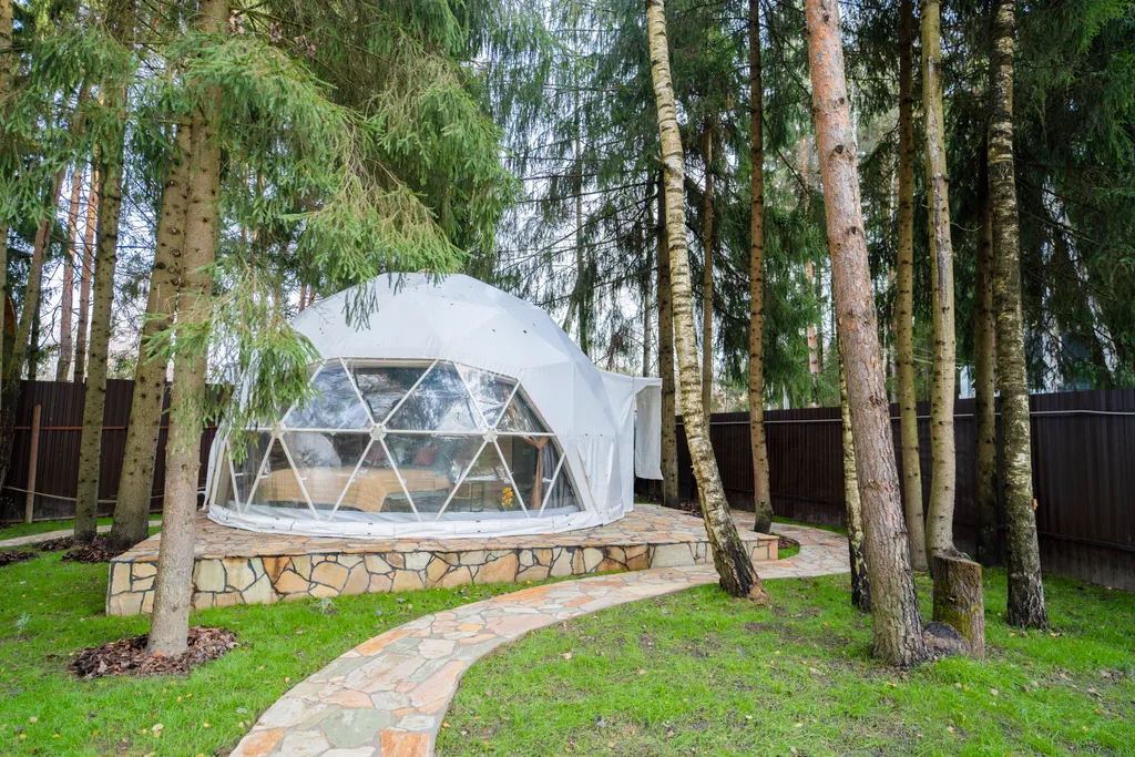 Дом-купольный в сосновом лесу для двоих