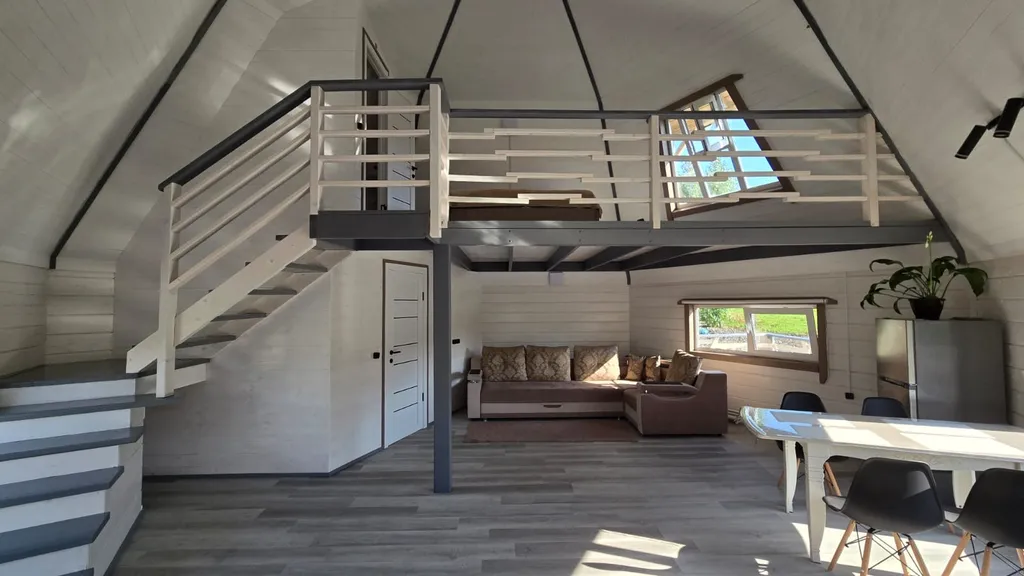 Дом в алтайском стиле (аил) у водопада