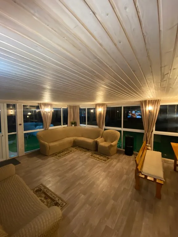 Загородный дом с баней в километре от прекрасного города