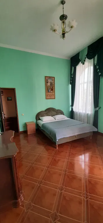 Двухкомнатная квартира в историческом центре набережной Ялты