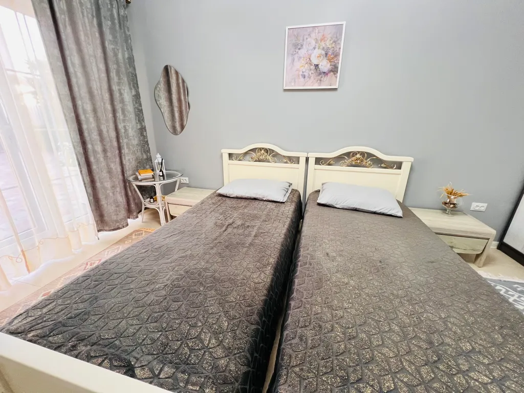 Домик с красивым двором