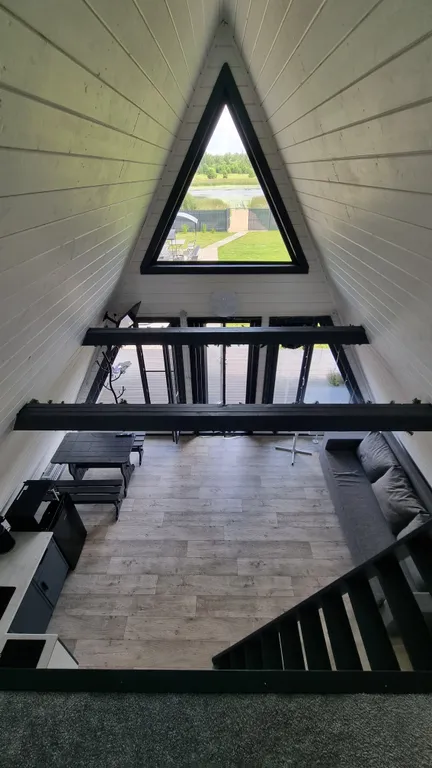 Домик у озера