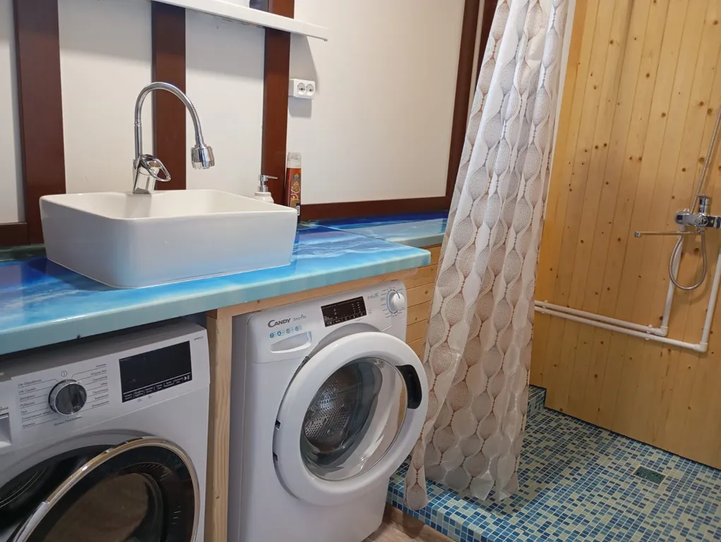 Дом отдыха на берегу озера