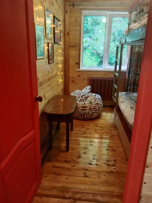 Домик с верандой в лесу