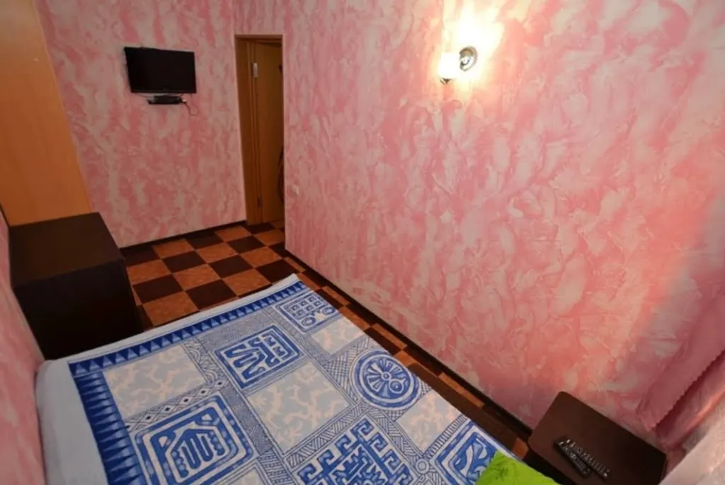 Двухкомнатная квартира с балконом на первом этаже #1