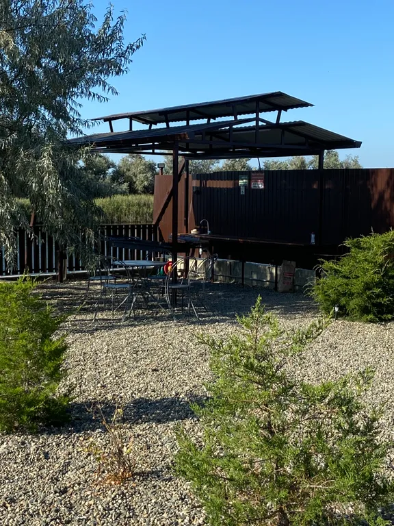 Уютные домики у канала