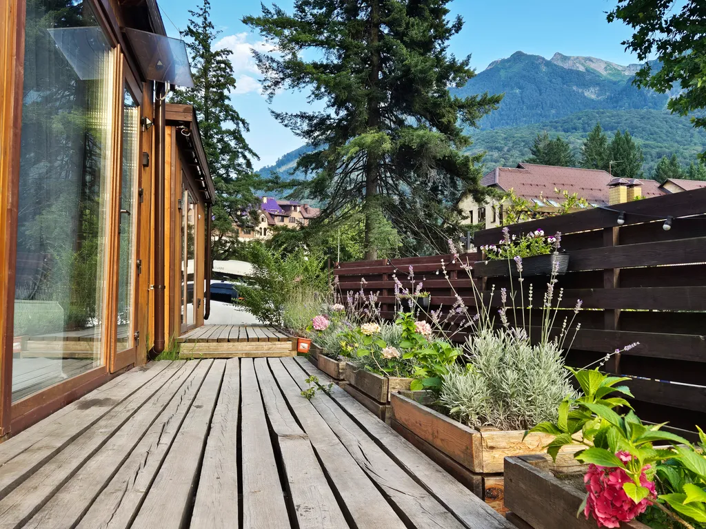 Домик Кантр с видом на горы