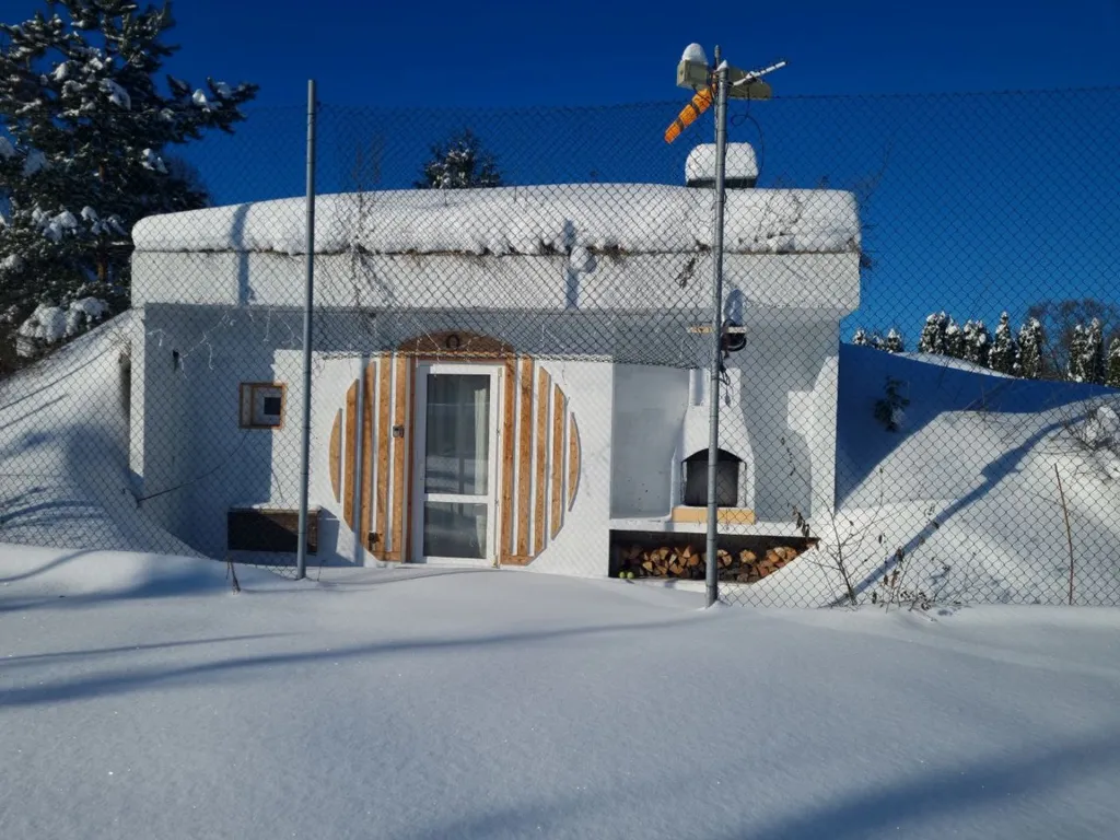 Коттедж Дом и теннисный корт, сауна, камин недалеко от реки Москвы — аренда посуточно в Звенигород
