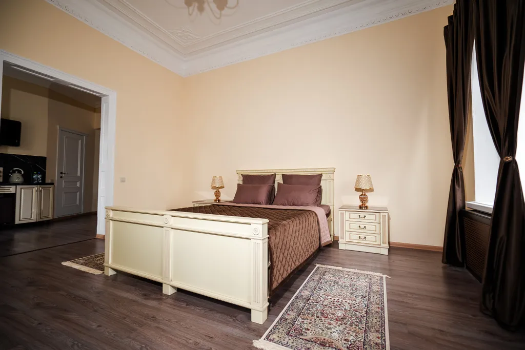 Квартира-студия в центре города с видом на Марьинский сквер