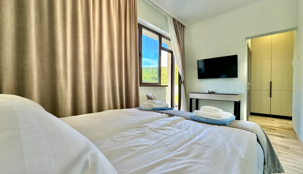 Таунхаус Панда в лесной зоне с подогреваемым бассейном и баней Кореиз