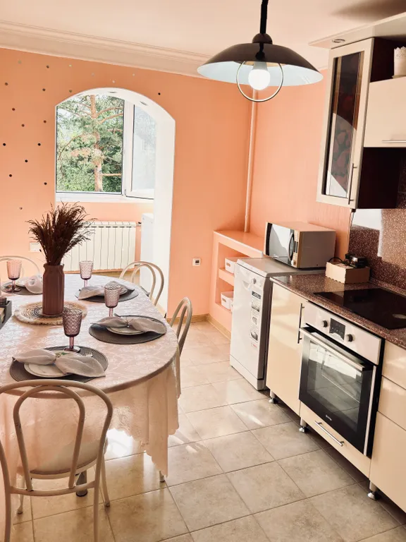 Уютное гнёздышко у леса