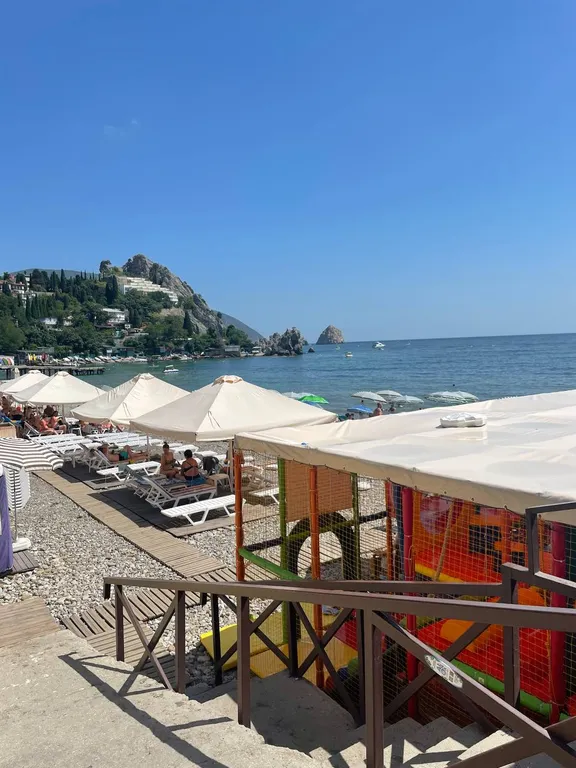 Трехкомнатная квартира с видом на море