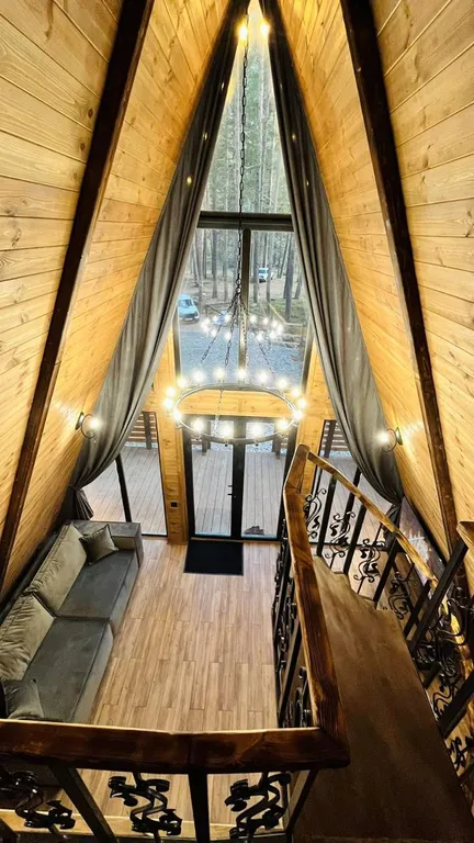 Уютный дом в сосновом бору с видом на горы