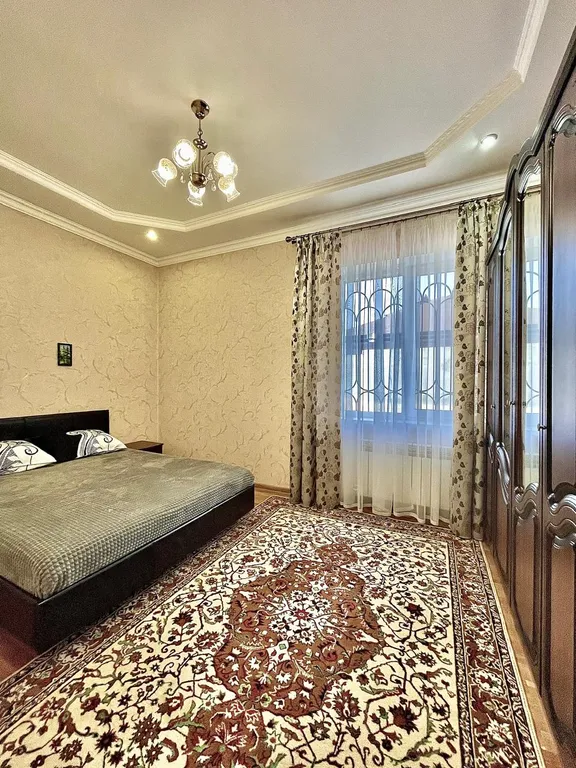 Огромный дом для большой семьи Лоза винограда