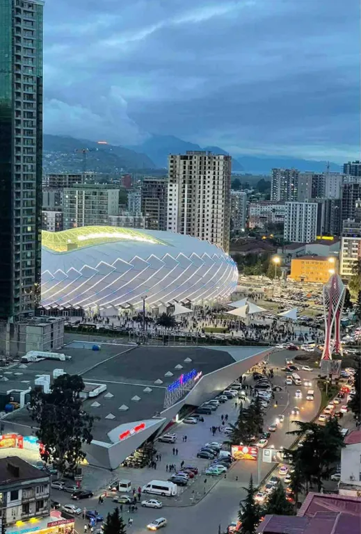 Светлая и уютная квартира с 3 комнатами, 7 минут от моря