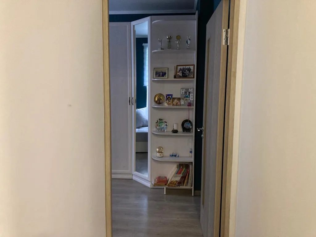 Комната в трёх комнатной квартире