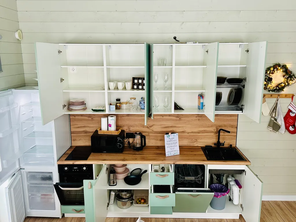 Загородный дом с видом на лес