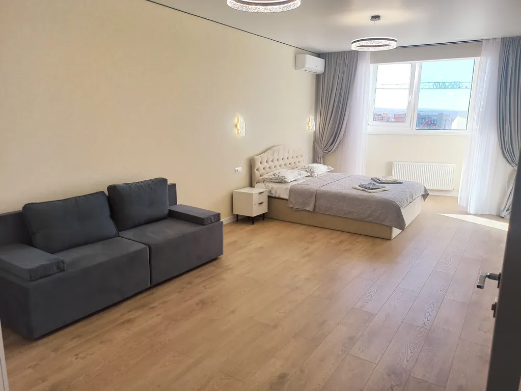 Просторная квартира в новом доме у цветника — аренда посуточно в Пятигорск