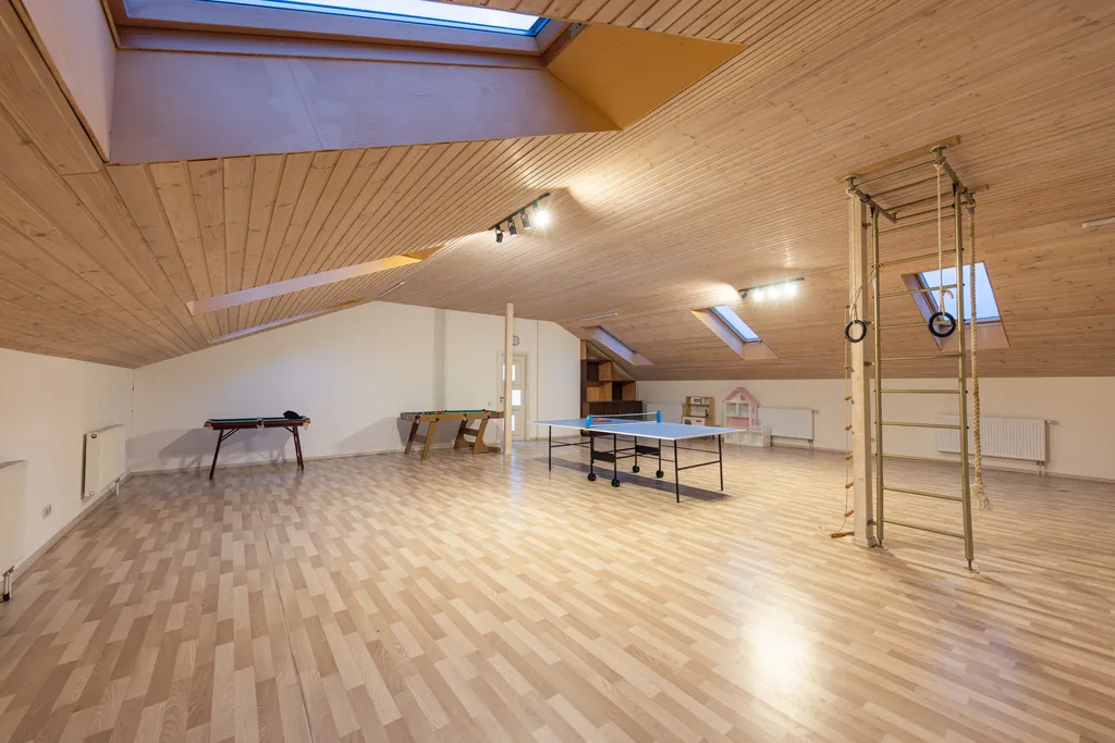 Просторный коттедж с бильярдом и сауной