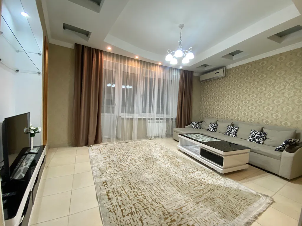 Трех комнатная квартира в центре Алматы