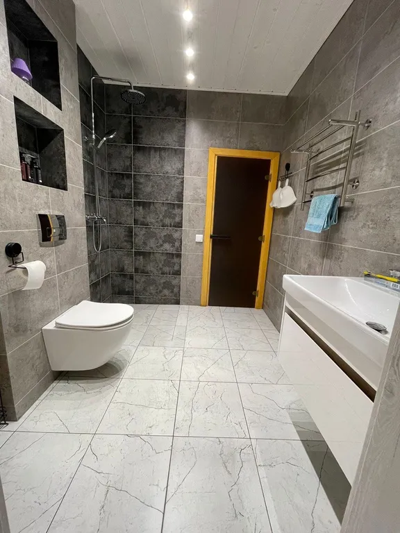 Барни с видом на лес с сауной