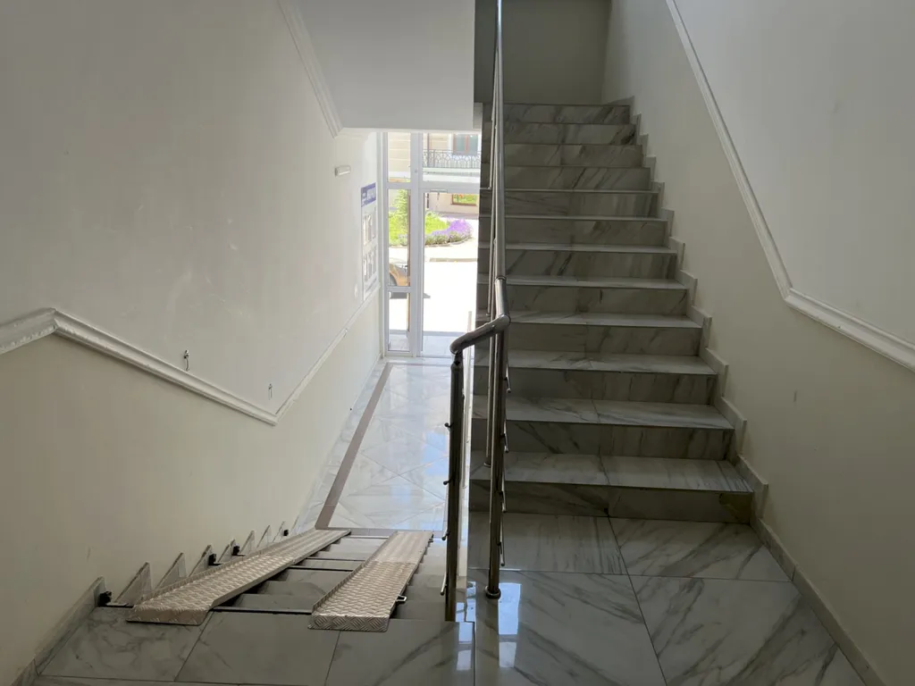 Квартира с балконом и видом на открытое море, Толстый мыс