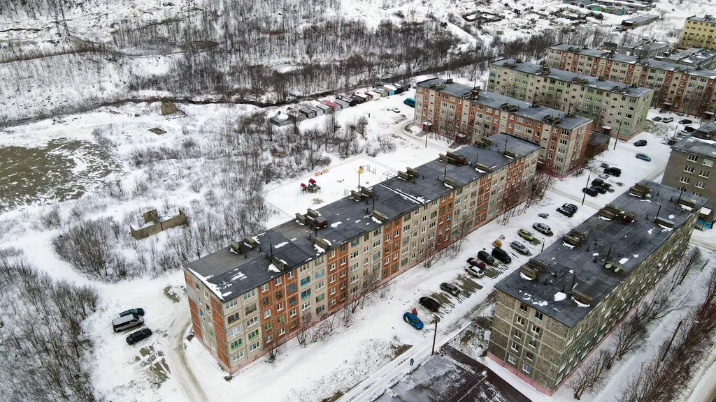 Квартира 2-комнатная Квартира — Кировск