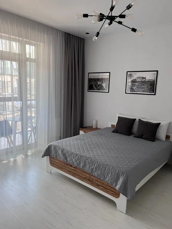 Центр города, квартира на набережной у Рыбной деревни