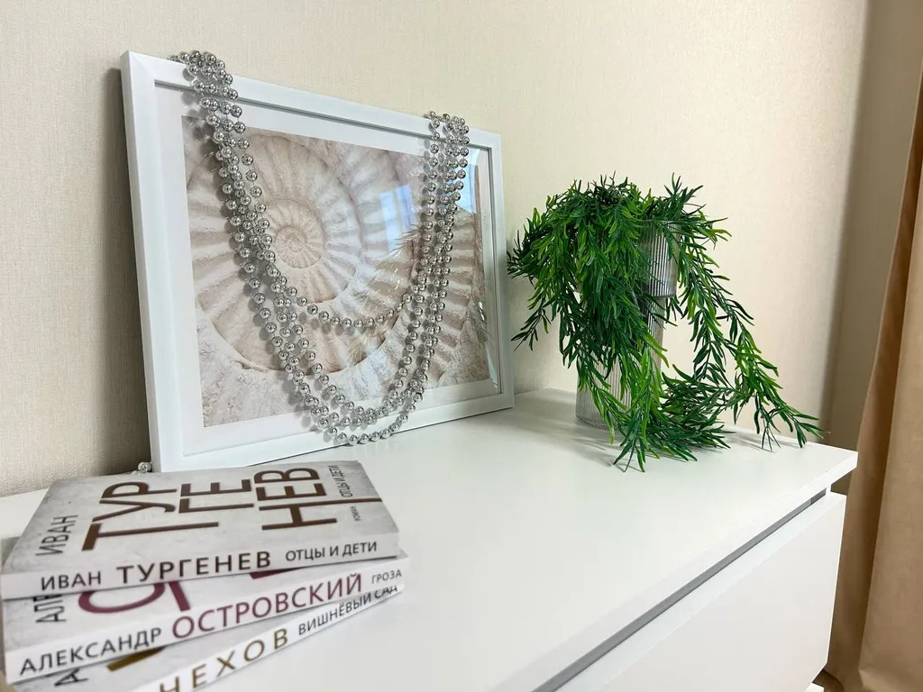 Современная евродушка у военной части