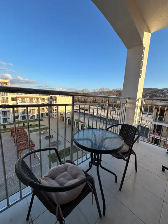 Уютная квартира с видом на бассейн