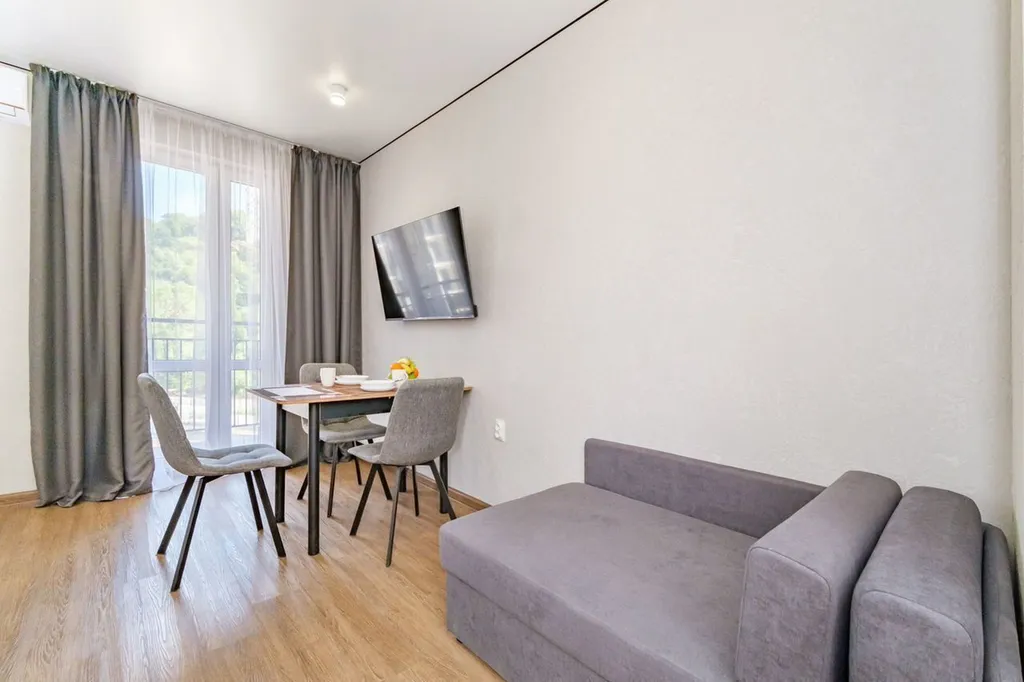 Стильная новая студия с видом на лес