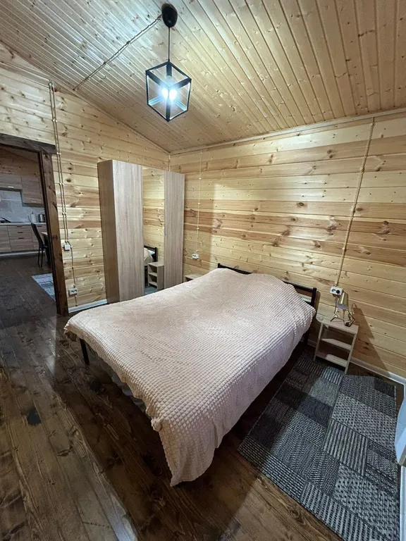 Домик около озера